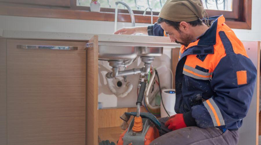 Expert burst pipe repair services in Robins, IA